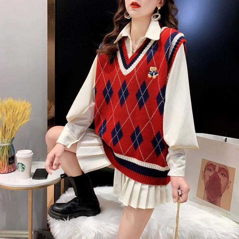 Winter Clothing Trends - Czerwone dzianinowe kamizelki damskie bez rękawów,